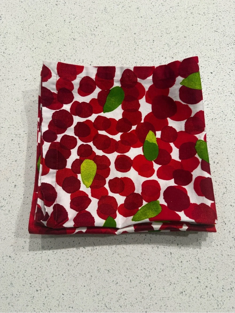 MARIMEKKO MUSTIKKAMAA CRATE &BARREL Set of 6 Napkins